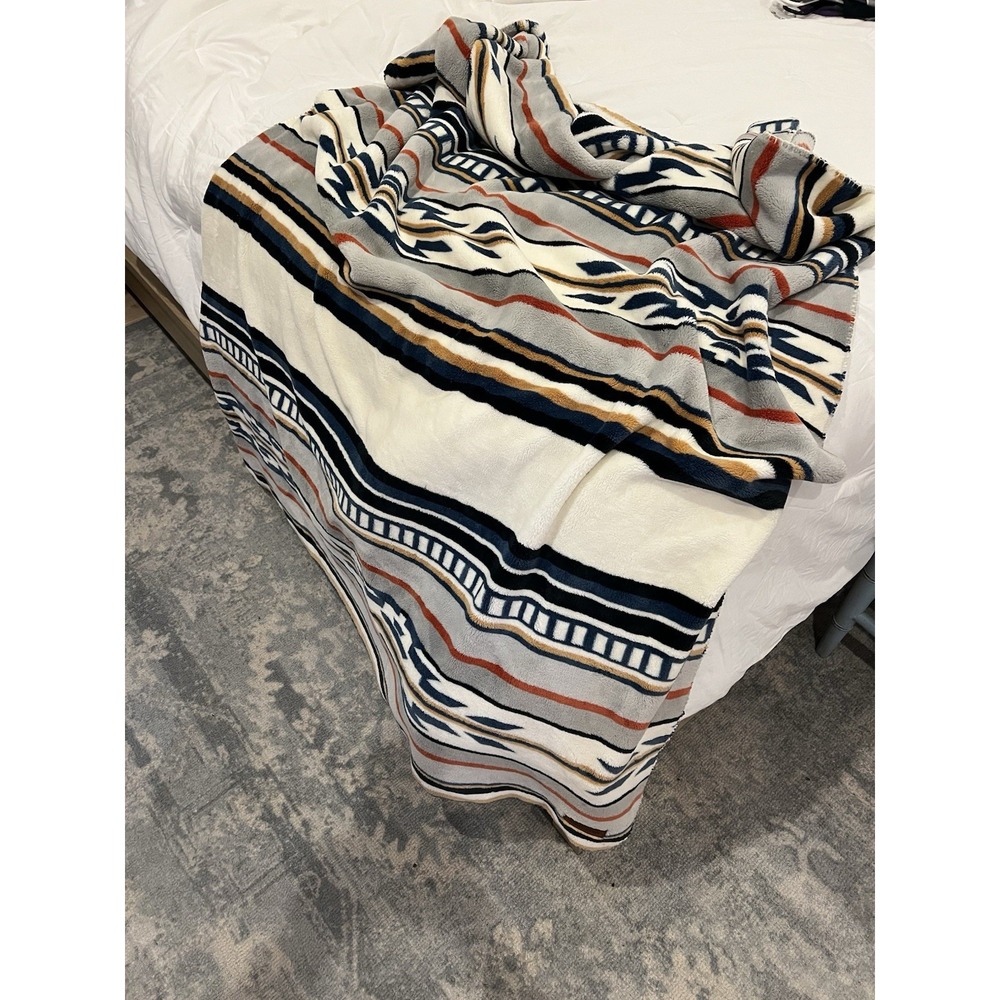 Pendleton Sherpa Fleece Aztec Queen Blanket 70"x 50"